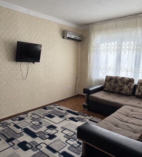 200$<br />
Максим Горькый метро, Буз бозор ёнгинасида 1 хона