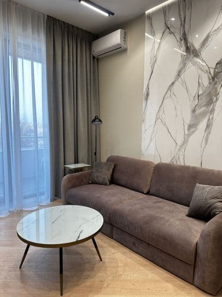 Квартира расположена в центре города . Закрытый охранный дво