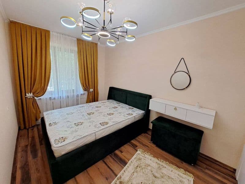 Отличное расположение дома - всё рядом - много магазинов, Це — фото 4