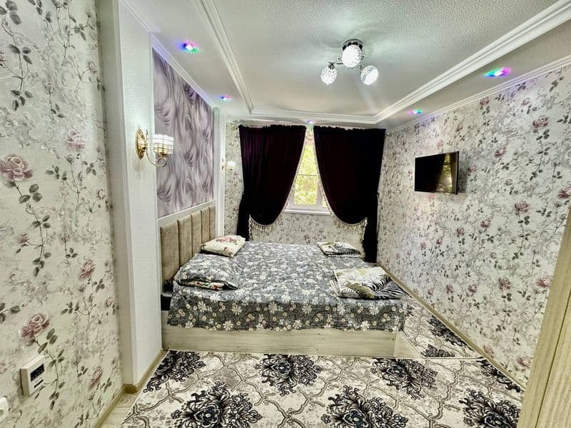 Sergeli Moshina Bozor orqasida 2xonali kvartira ijaraga beri