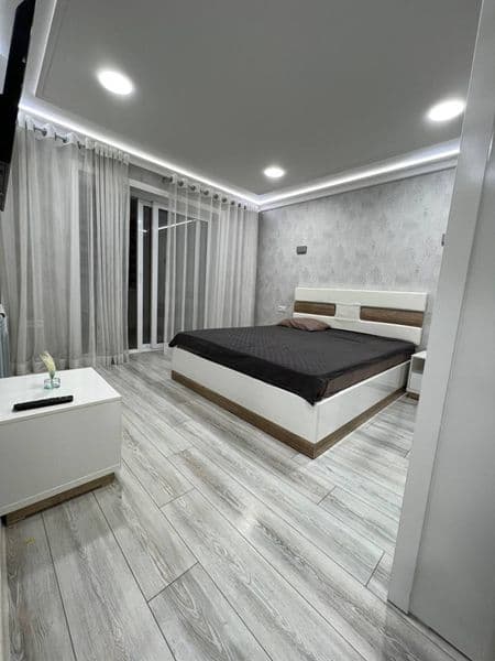 Дархан спейцплан 4/2/5 120 квадрат 1500$<br />
Срочно оконча