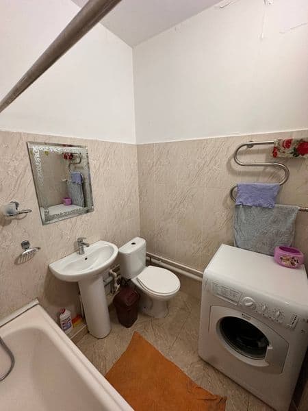 kvartira sheriklikka<br />
Narhi 400$<br />
Kirmoshina bor<b