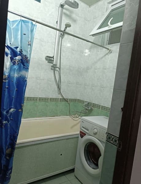 Срочно сдается квартира укомплектована. Отличное расположени — фото 3