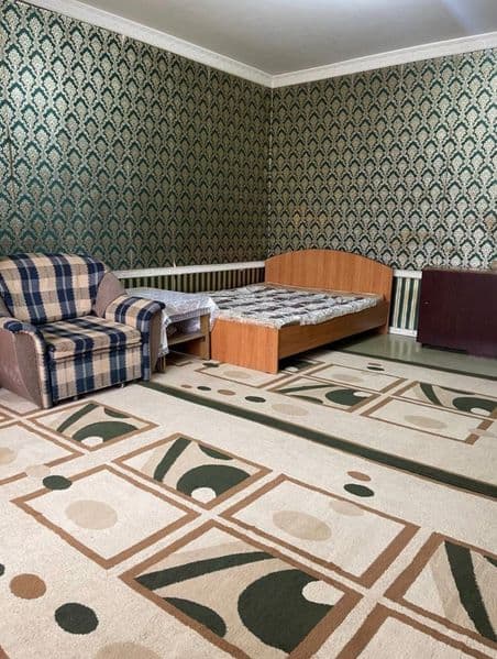 Сдаётся квартира<br />
- Отличная локация 500м до Базара Кад