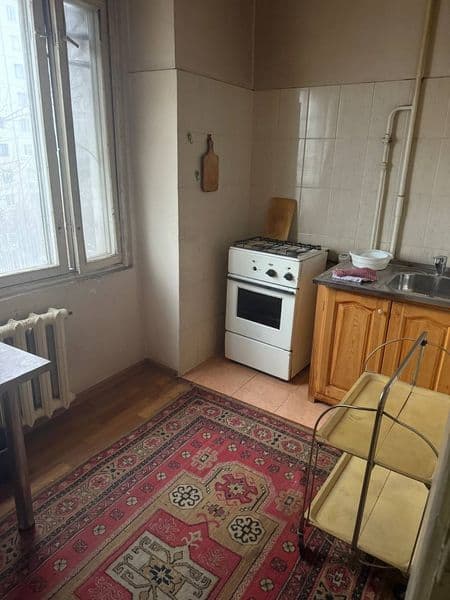 Рядом находится метро школа детский сад поликлиника остановк — фото 2