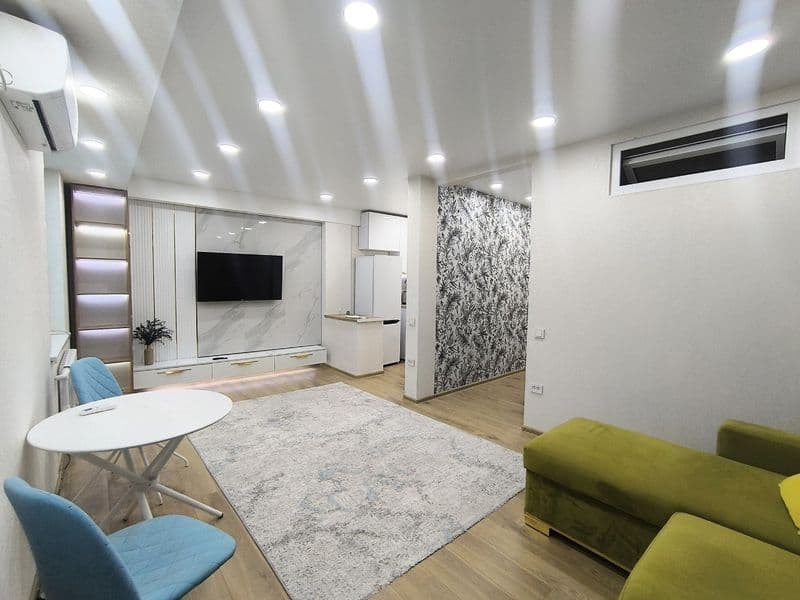 Метро Новза Хамза 5 мин<br />
Сторона  Флагман <br />
1в 2х/