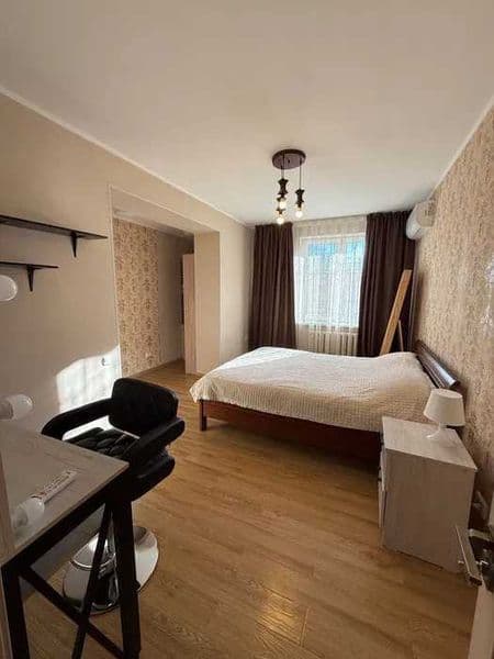 Район: Мирабадский<br />
Адрес: ЦУМ<br />
<br />
• Комнат - 