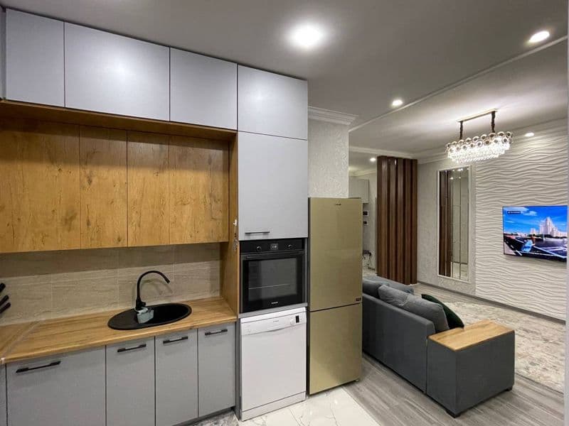 СОБСТВЕННИК!<br />
В центре Ташкента<br />
<br />
СДАЕТСЯ 3-