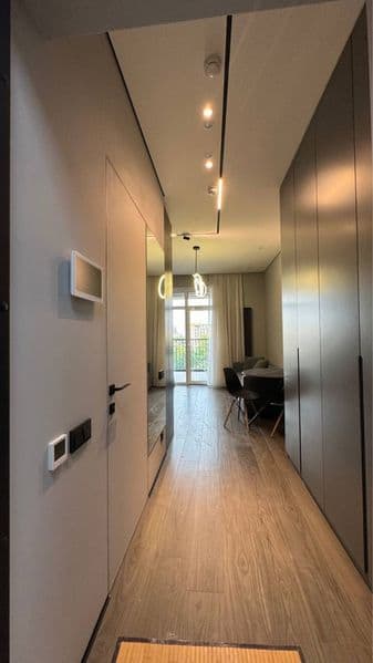 Отличное расположение дома - всё рядом - много магазинов, Це