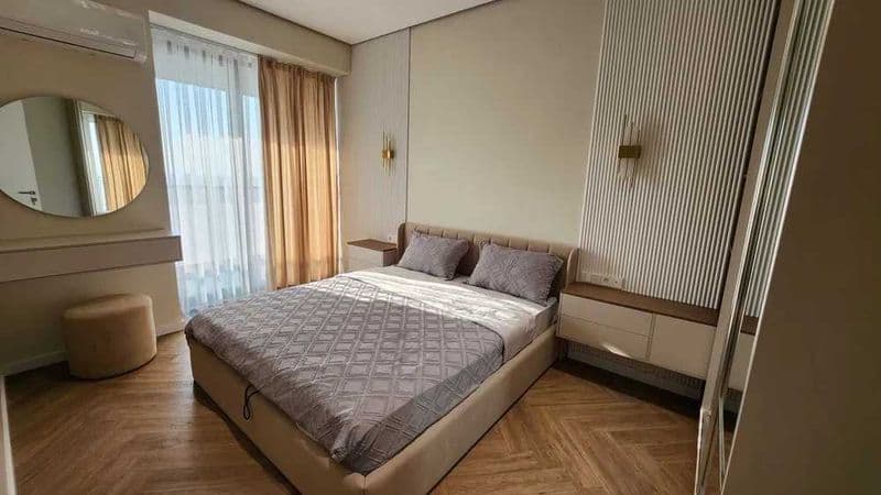 2 комнатную квартиру на 25 этаже,<br />
В квартире есть все 