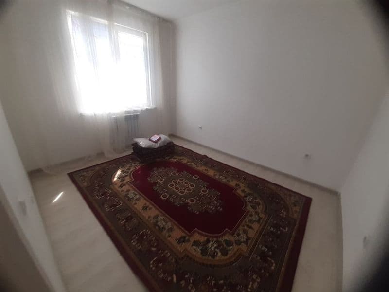 Яшнабод олмос махаллада арендага квартира <br />
3 хонали. 3