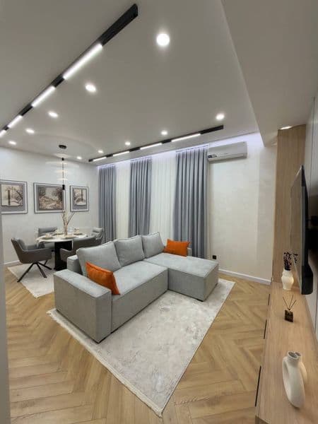 2 комнатную квартиру на 9 этаже,<br />
В квартире есть все н