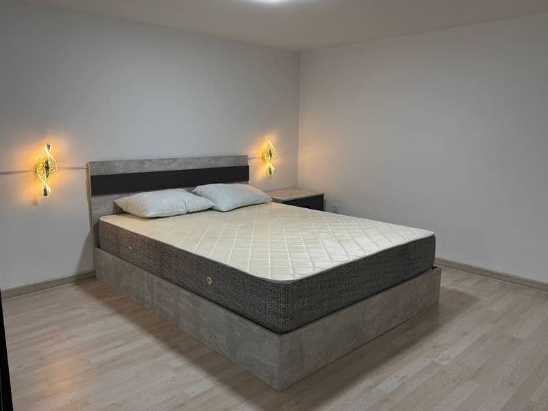 Отличное расположение дома - всё рядом - много магазинов, Це — фото 4