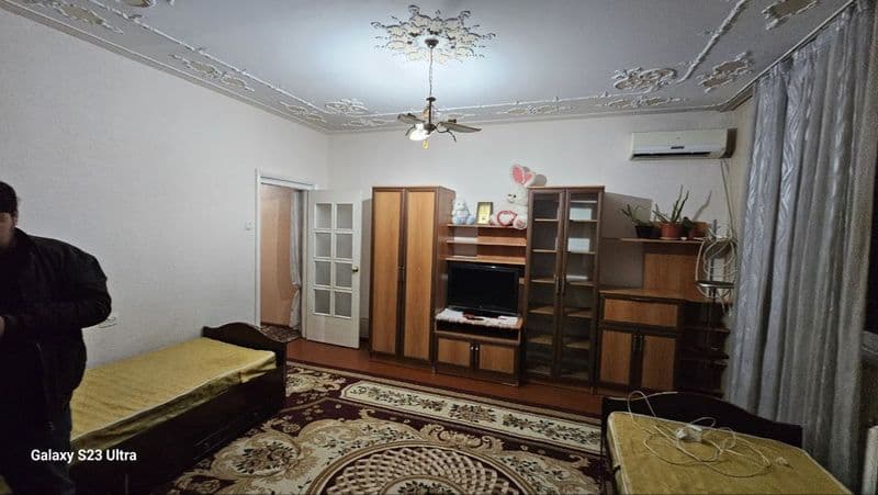 Аренда коракамиш 1.хонали оилага берилади расмдаги уй хамма 