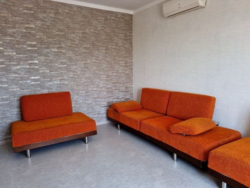 Сдается 2 комнатная квартира с евро ремонтом<br />
Квартира 