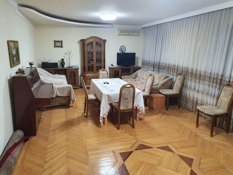 Arenda qora tosh rayxon kafe orqasida durjbaga yaqin 4 xona 