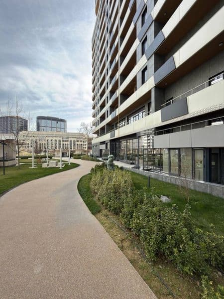 Срочно сдаётся в аренду<br />
Квартира в новостройке<br />
Ж