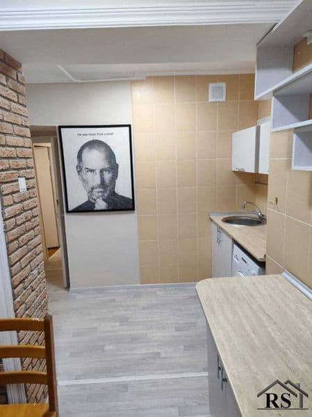 Аренда Ц-5:<br />
 2/4/4 <br />
Общ площадь : 42 м2<br />
Ки