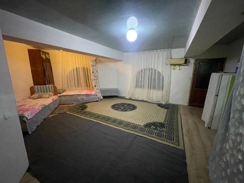 Квартира мансарда студио<br />
9 этаж со всеми удобствами<br