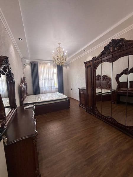 BEZMAKLER <br />
Chilonzor metroga Yaqin<br />
 2 xonali 8/9