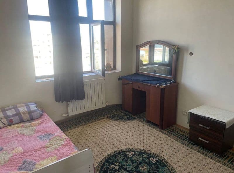 Одна комната в двухкомнатной квартире<br />
Метро рядом Куру — фото 3