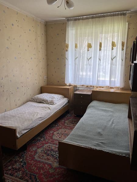 3 xonali dom 1 qavat Yashnobot metro yonida 2 minutli yol <b