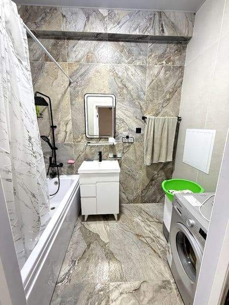 Kvartira yangi, hali hech kim yashamagan, barcha sharoitlari