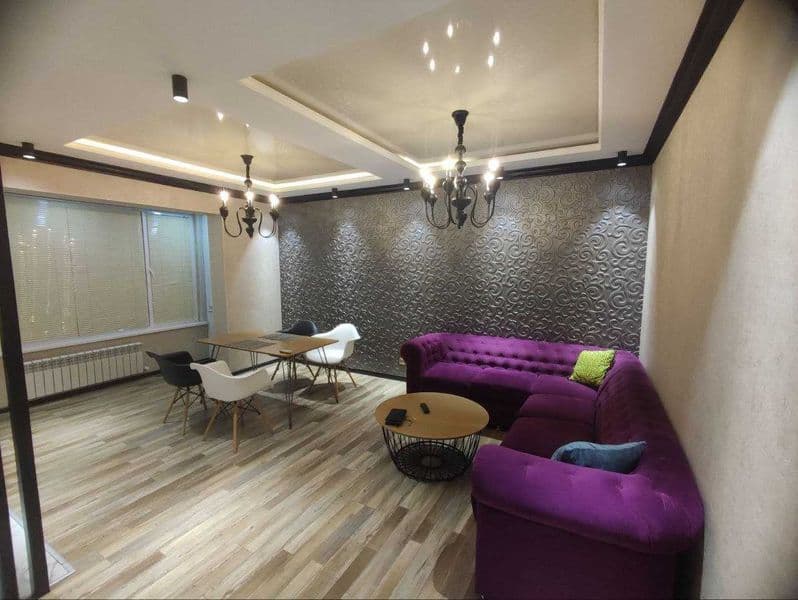 Район: Мирабадский <br />
Адрес: рядом гостиницей России<br 