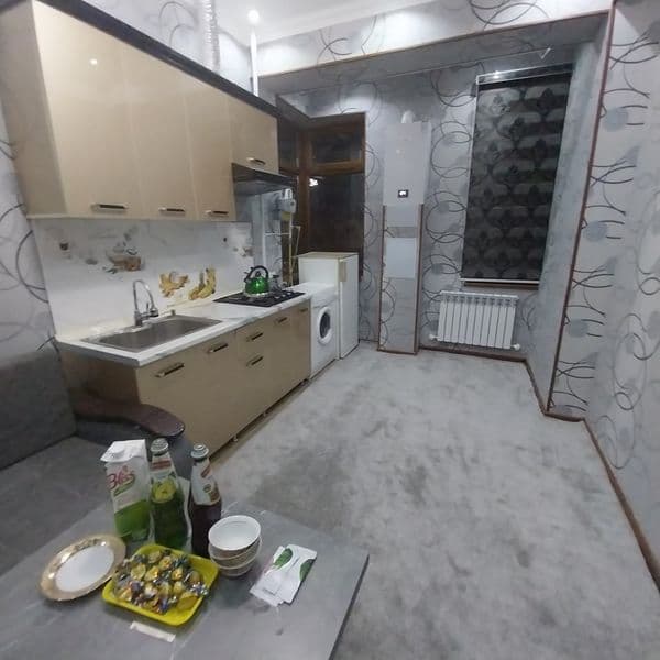 Sergeli metro yaqinida shinam 2 xonali uy. Derazalari katta,