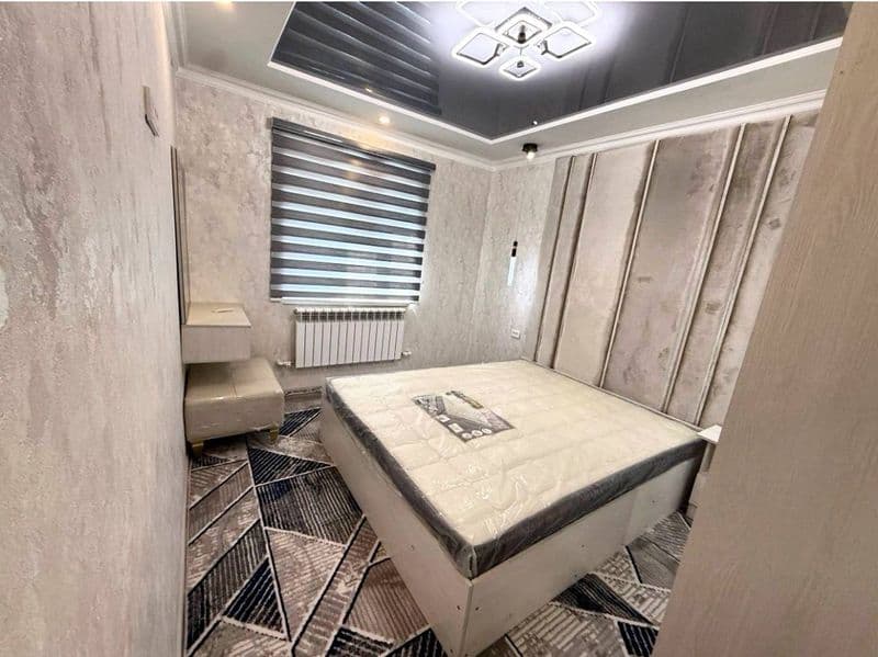 Район: Олмазар<br />
Ориентир: Қорасарой<br />
Этаж: 4/4<br 