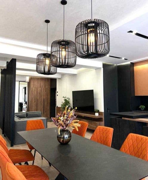 Район: Мирзо-Улугбекский<br />
<br />
Комнат: 4<br />
Этаж: 