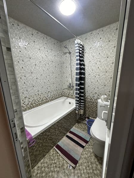 Сдаётся в аренду 2-х комнатная квартира 23 к.в <br />
Рядом 