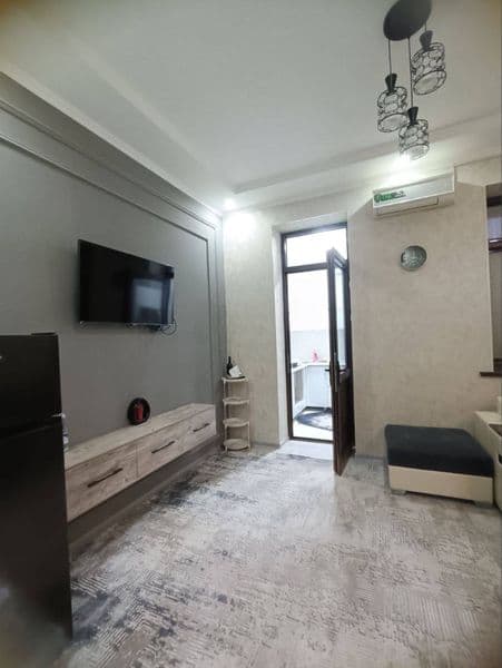 Новосиройка паркентский 2х комнатная /1/4 евроремонт со всем