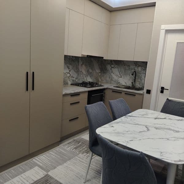 Kvartira srochniy oilaga,bollaga,qizlarga ijaraga beriladi