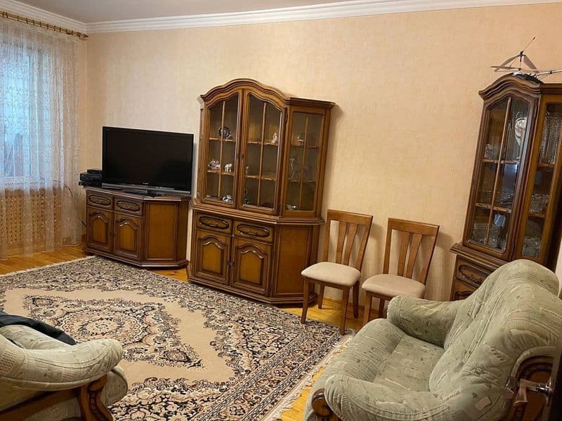 Сдается своя трех комнатная квартира по улице Моштабиб бывши