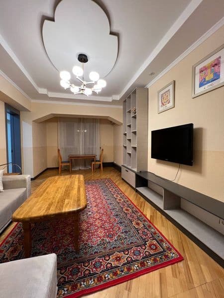 Отличное расположение дома - всё рядом - много магазинов, Це — фото 2