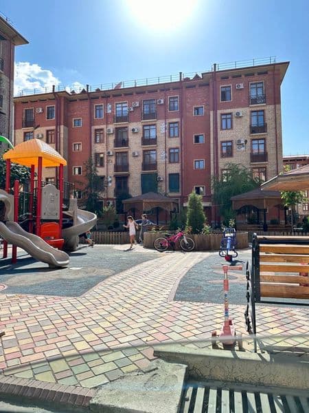 Сдаётся в аренду дом golden house 5 этажный 5ый этаж. 60кв ,