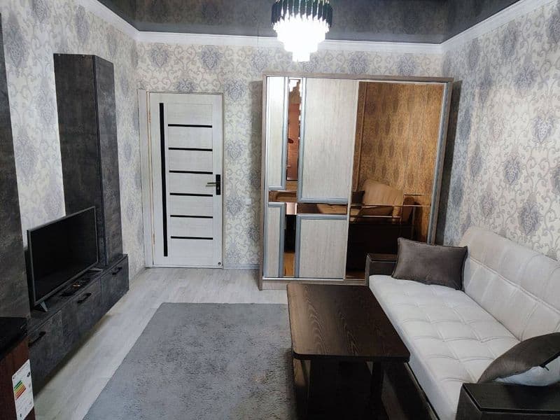 Аренда!!! 1 комнатная на 2 этаже 4 кирпичного дома  бывшее с