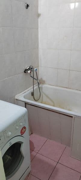 Сдаётся 2 комнатная, квартира чистая, без мебели, имеется хо — фото 5