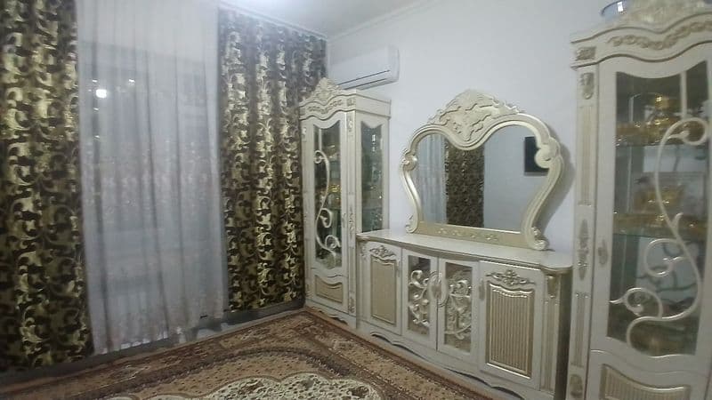 Ijaraga bitta xona beriladi kamunalka ichida hamma sharoit b