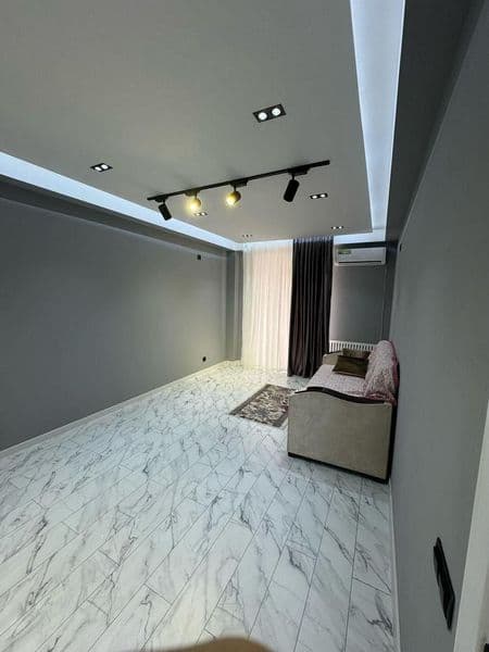 Hamma sharoitlar bor narxi 550 $ depozit 200 $ +998993461742