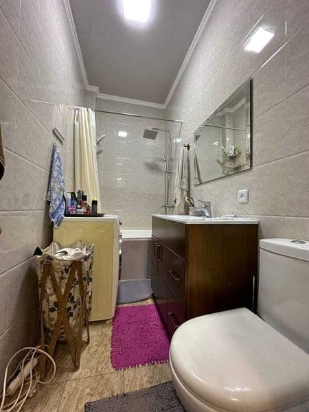 Уютная двухкомнатная квартира с высокими потолками и большим — фото 4