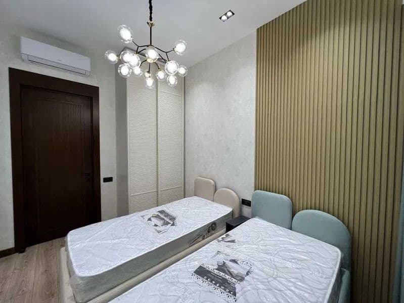 Район: Мирабадский<br />
Адрес: Айбек<br />
<br />
• Комнат: — фото 3