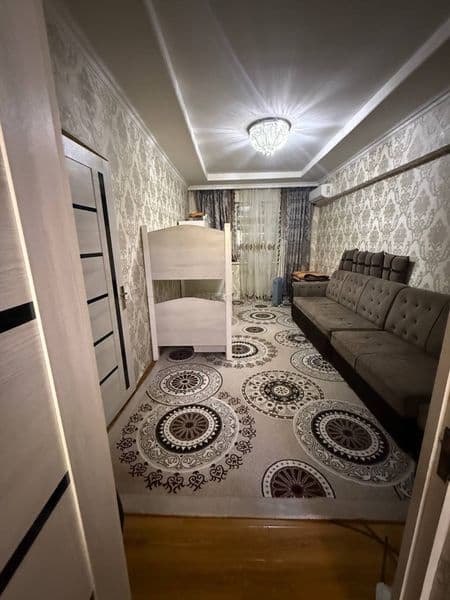 Район - Алмазарский<br />
Ориентир - гриль бар<br />
Комнат 