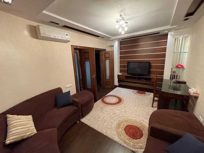 Район: Юнусабадский<br />
Адрес: БОДАМЗОР<br />
<br />
Комна