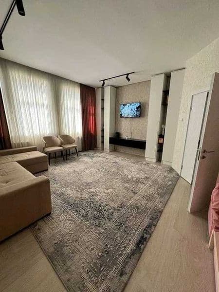 Сдаётся квартира на ЖК Ассалом Махтумкули‼️<br />
Ориентир -