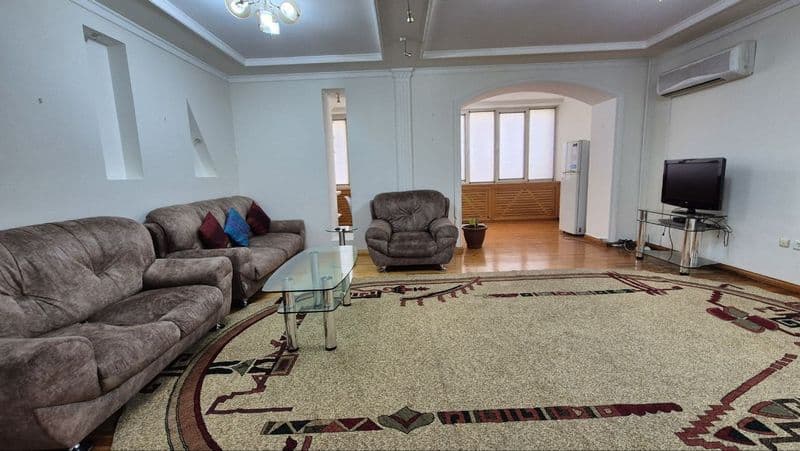 Квартир с хорошим ремонтом!<br />
На против Санатория Крупск