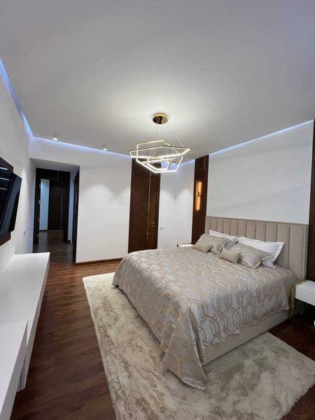 Район: Юнусабадский<br />
Адрес: шохсарой<br />
<br />
Комна