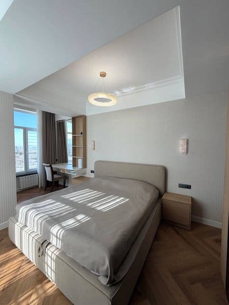 сдаю 3-х комнатную квартиру на 4 этаже,<br />
В квартире ест