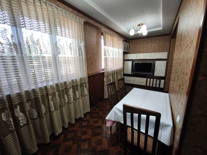 Сдаётся квартира на Ойбеке. <br />
Комнат 4<br />
Этаж 4<br  — фото 3